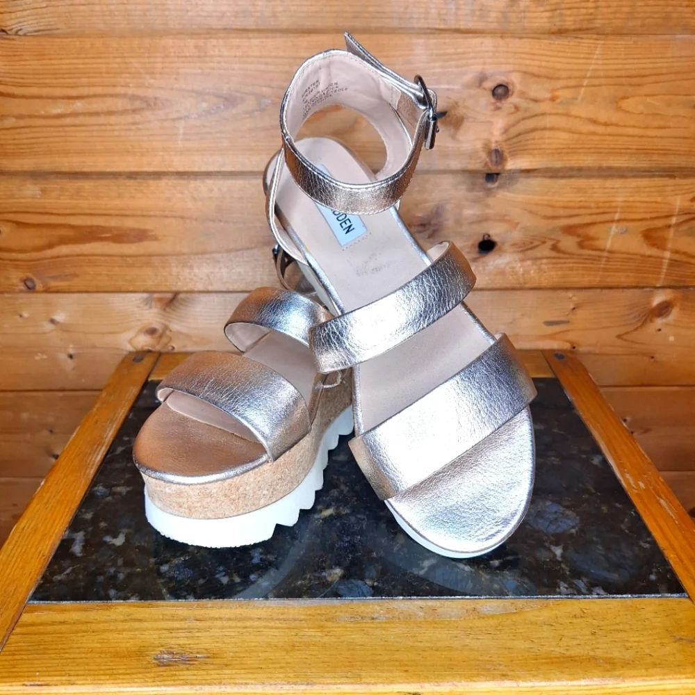 ❤️ Steve Madden Rose Gold Plataform sandals Size 7M
